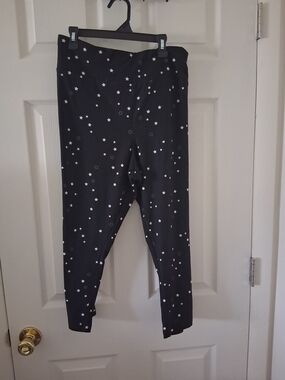 Terra & Sky Black Star Print Capris